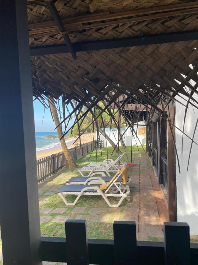 Love Birds Beach Hotel Matara Exteriör bild