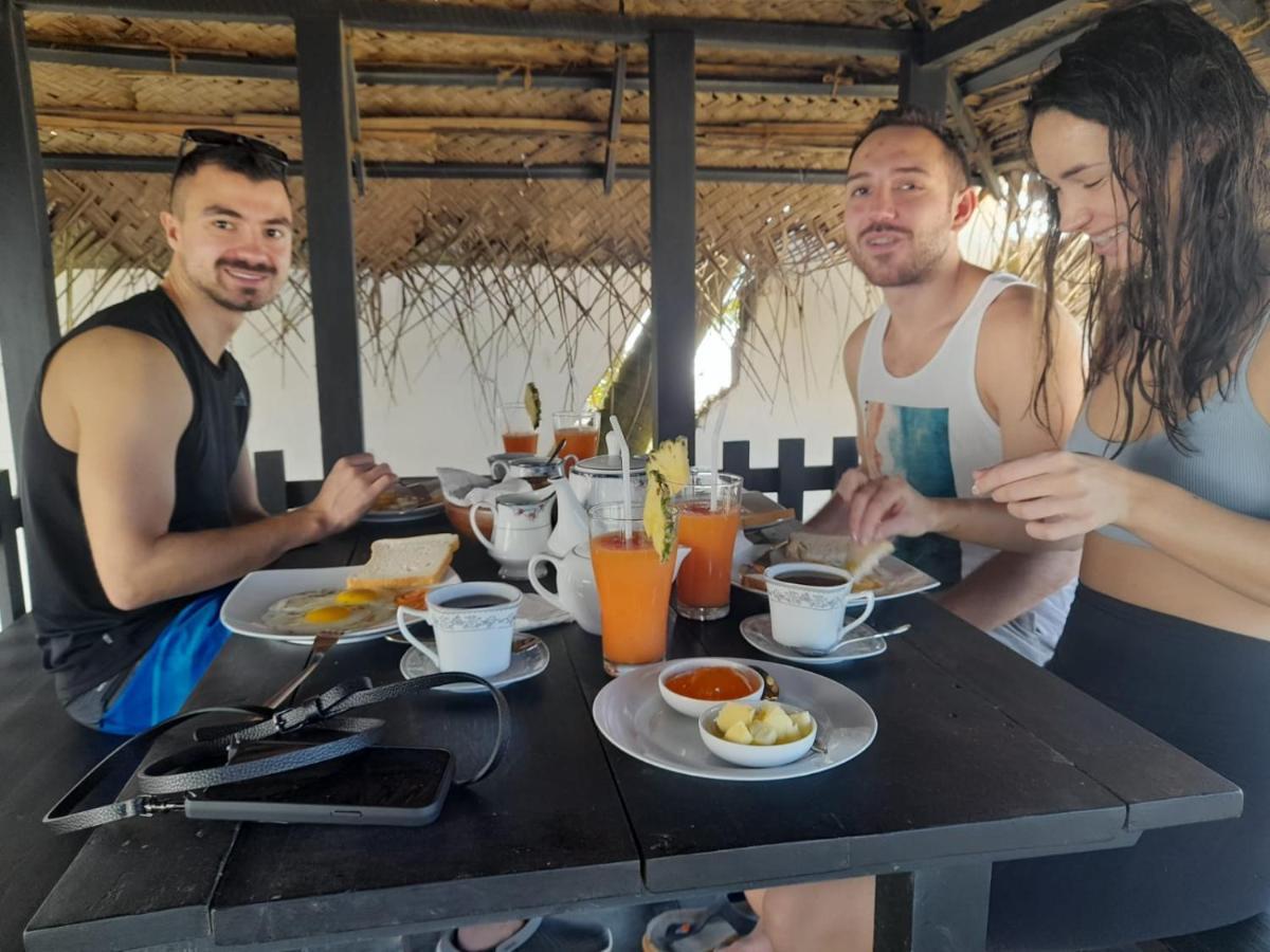 Love Birds Beach Hotel Matara Exteriör bild