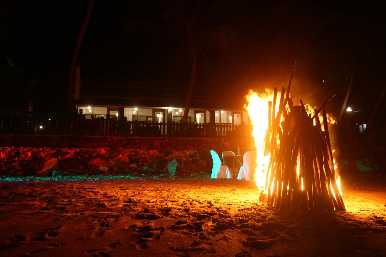 Love Birds Beach Hotel Matara Exteriör bild