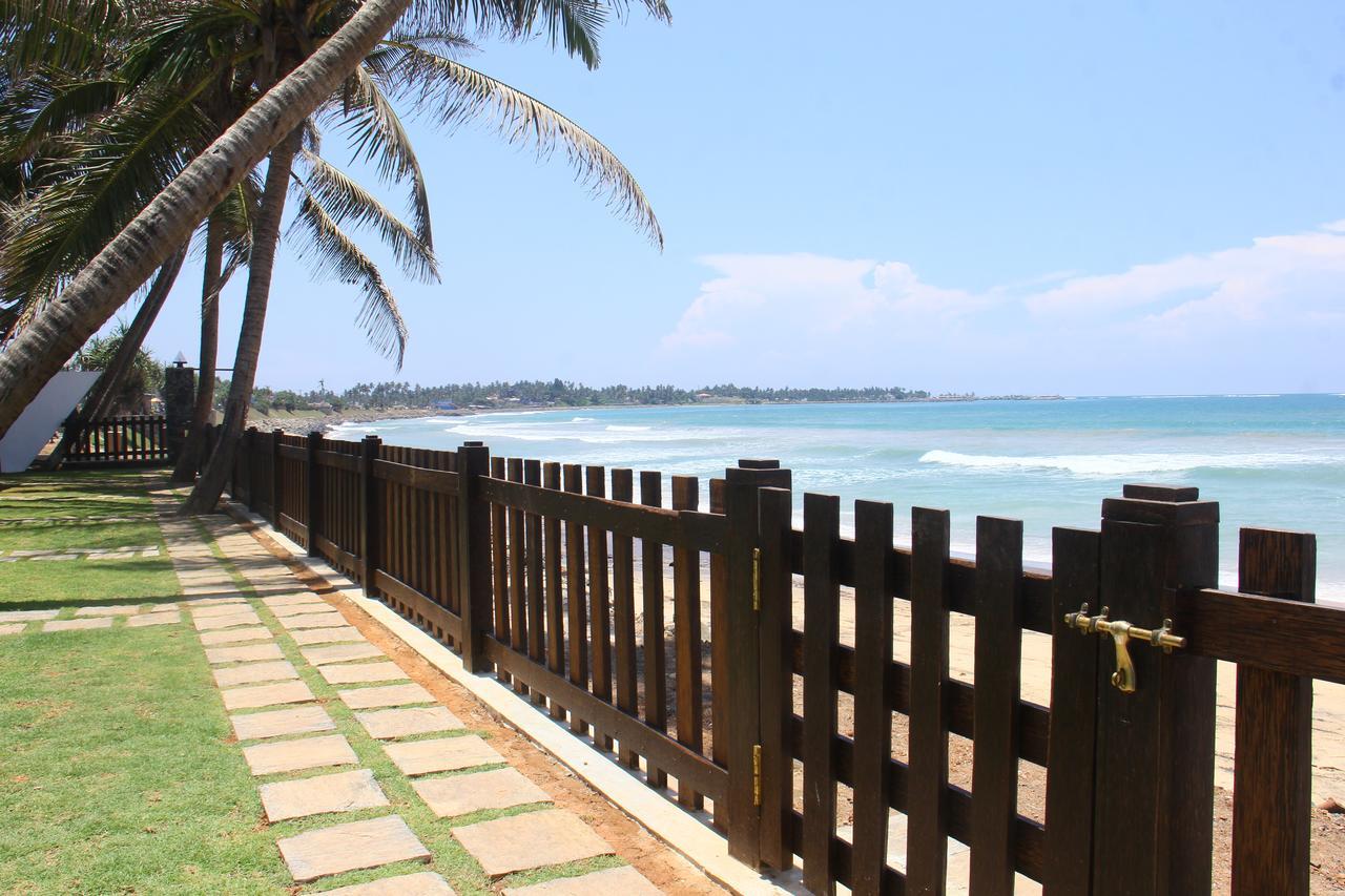 Love Birds Beach Hotel Matara Exteriör bild