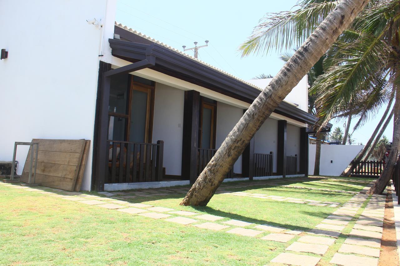 Love Birds Beach Hotel Matara Exteriör bild
