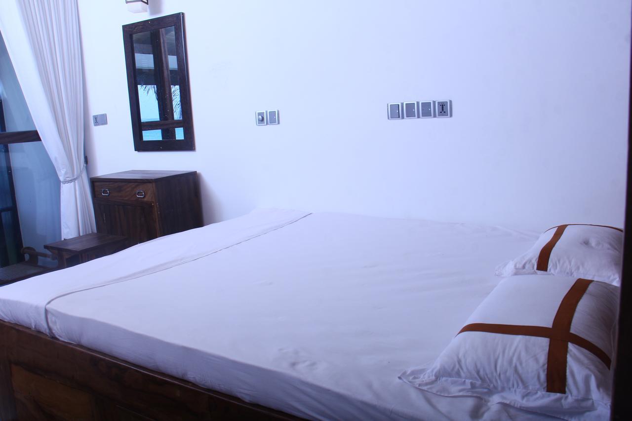 Love Birds Beach Hotel Matara Exteriör bild